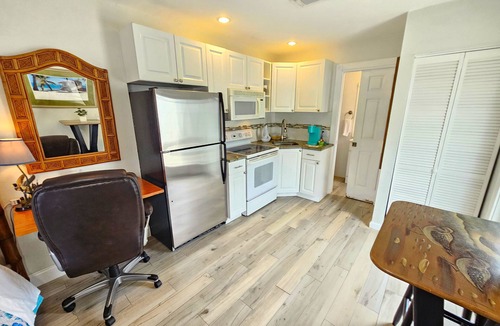 Florida North Atlantic Coast House | abc 4/3 Private, HEATED Pool Home, Minutes to Beaches, Stadium, Shopping, PGA!