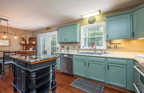 Black Mountain House | Abundant Peace | Montreat Home with Fire Pit, Gas Grill & Mountain Views!