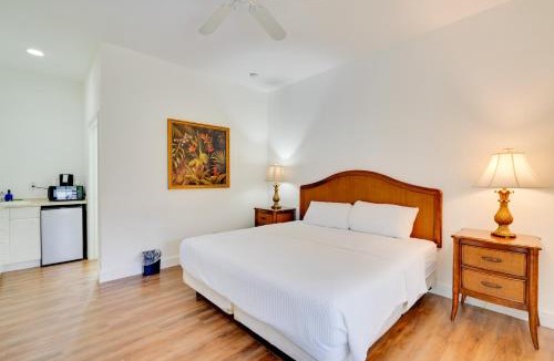 Naples Apartment | Access to 10,000 Islands: Resort-Style Naples Gem!