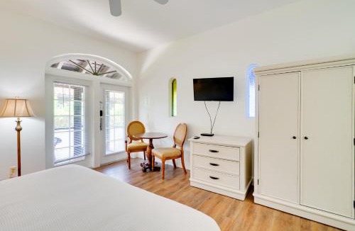 Naples Apartment | Access to 10,000 Islands: Resort-Style Naples Gem!