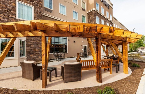 Farragut Apartment | Accessible 1BR Suite w/Breakfast, Pool + Fire Pit