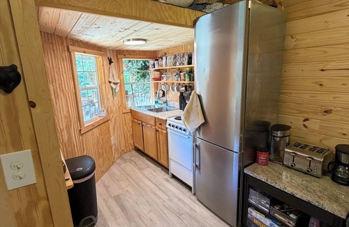 Enoree Cabin | Adorable 2-bedroom/loft cabin with AC in charming Enoree on the river