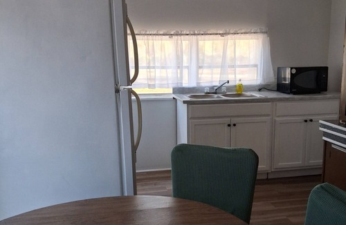 Rupert House | Adorable 2-bedroom, sleep sofa in living room mobile home with AC in Oglethorpe