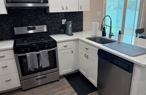 Somers Point House | Adorable 2-bedroom townhome in Somers Point - 10 min to OCNJ! Dog friendly