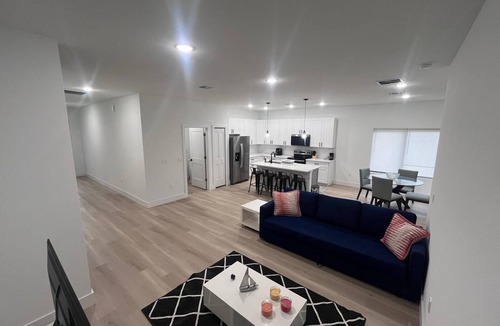 North Port House | Adorable 3-bedroom house with AC in North Port