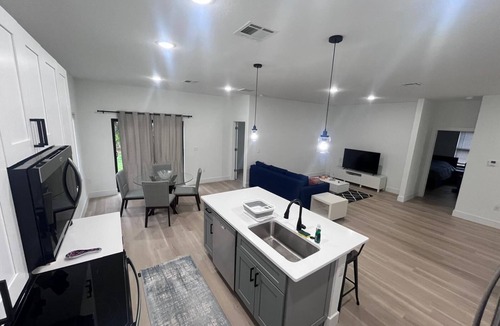 North Port House | Adorable 3-bedroom house with AC in North Port