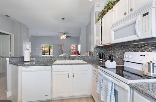 Kissimmee House | Adorable 3-bedroom townhome with AC in vibrant Kissimmee