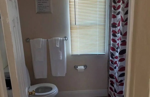 West Park Cottage | Adorable and Cozy Guesthouse.nTake it easy at this unique and tranquil getaway.