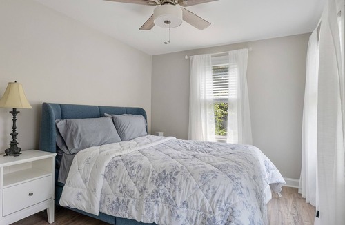 Town Bank Cottage | Adorable and Stylishly Renovated Cottage By The Bay!