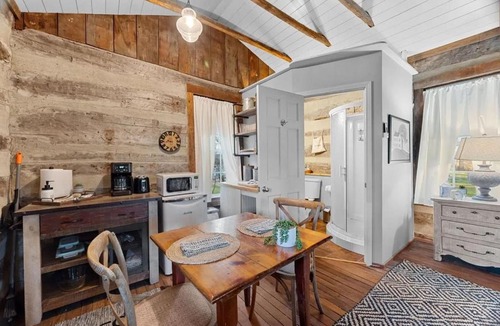 Augusta House | Adorable Augusta Cabin