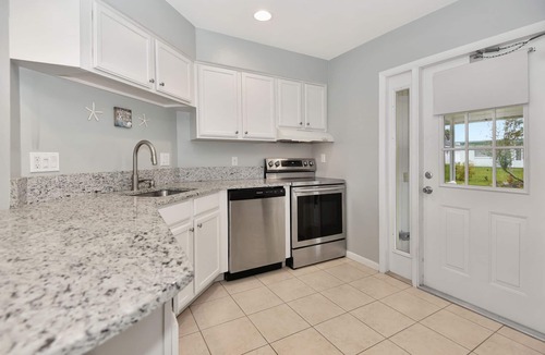 Glenwood House | Adorable Beach Bungalow just Steps from the BEACH!