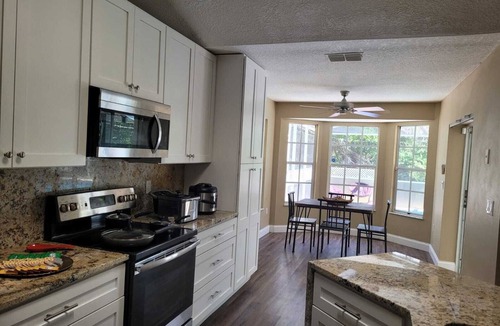 Spring Hill House | Adorable chalet with pool 4 min from Weeki Wachee
