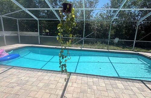 Spring Hill House | Adorable chalet with pool 4 min from Weeki Wachee