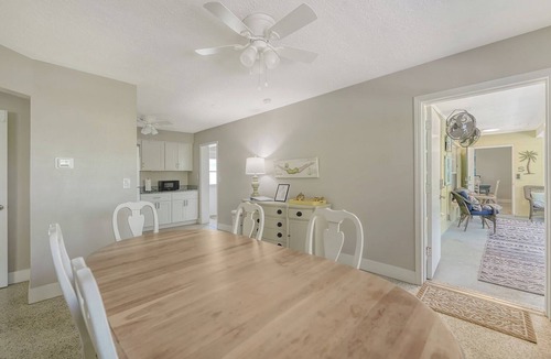 Anna Maria House | Adorable Cottage ONLY STEPS to Anna Maria Beach, No Roads to Cross! FREE WiFi.