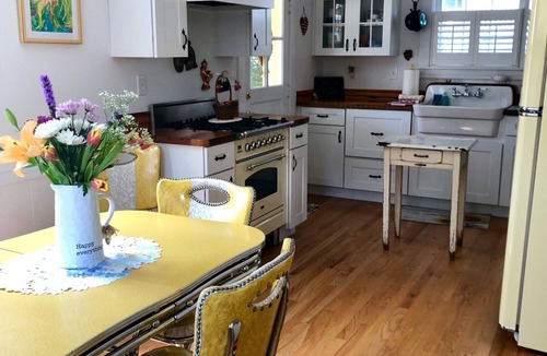 Murray Hill House | Adorable cottage! Walking distance to USNA & downtown! (VRBO only)
