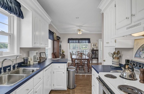 Chapin House | Adorable Cozy Serene Lakefront Cottage w/Private Dock, Ramp, Wi-Fi Amazing Views