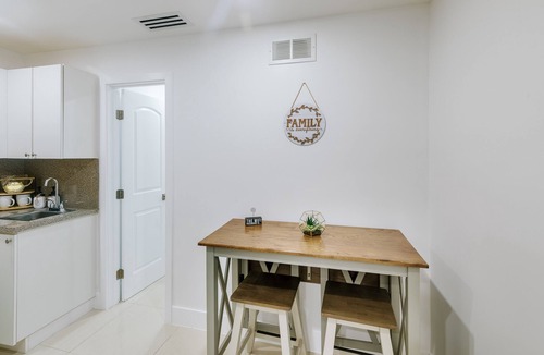 University Park Apartment | Adorable Studio