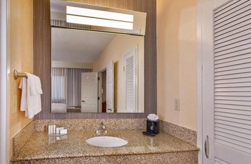 University Place Hotel | Affordability Meets Comfort | Spacious Stay w/Pool Access