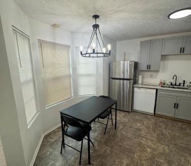 Decatur House | Affordable 2BR Near Atlanta - King and Queen Beds