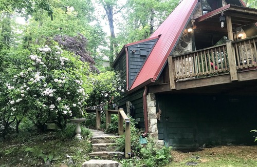 Clayton Cottage | Affordable Cute Clean, Close to downtown, hikes, falls, fishing, rafting