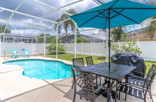 Esprit House | Affordable Pool Home, Golf Course Community on Lake Davenport,15 Minutes to Disney