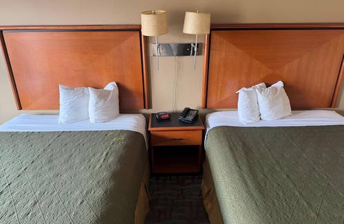 Harriman Hotel | Affordable Room with Free Parking & Breakfast, Near Shops and Attractions