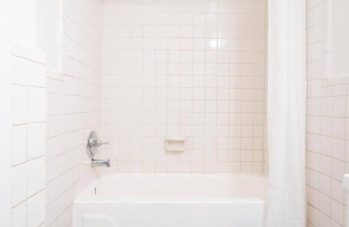 Jonesboro Hotel | Affordable Room with 2 Queen Beds Room Perfect for Atlanta Adventures w/Parking