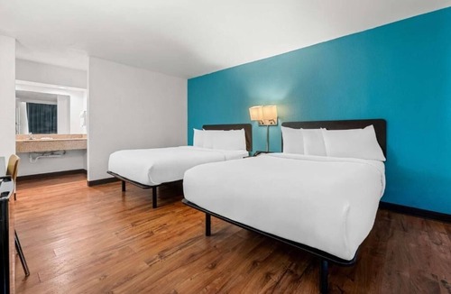 Hamilton Hotel | Affordable Stay Complete with Pool and Complimentary Parking