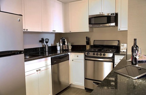 Logan Square Hotel | Affordable Urban Suite with Stunning City Views | 2 Suites | Rooftop Pool