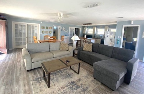 East End House | Affordable 2 bed, 1.5 bath Beach views. Hot tub, Pet friendly, fenced back yard.