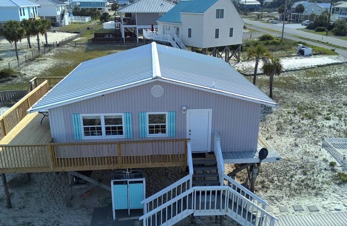 East End House | Affordable 2 bed, 1.5 bath Beach views. Hot tub, Pet friendly, fenced back yard.