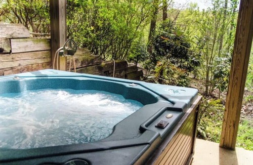 Skyland Cabin | After the Final Round: Relax at a Private Asheville Cabin