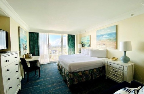Ortona Park Apartment | Air-Conditioned 14th Floor King Studio Steps from the Beach | Access to 4 Pools + 2 Hot Tubs