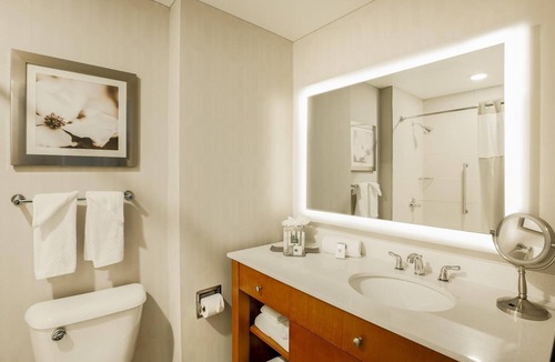 East Point Hotel | Airport Proximity Made Easy – Room w/Seasonal Pool Access + Free Shuttle
