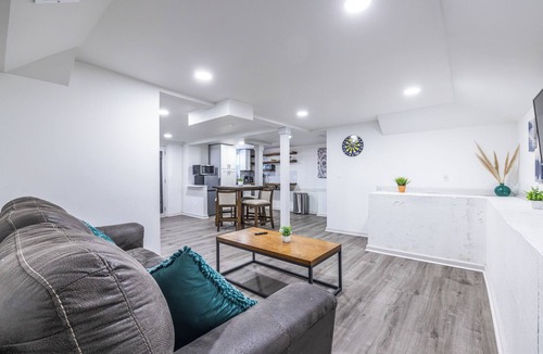 Forest Park Apartment | Airport-Side Escape | 12 Miles to World Cup Stadium