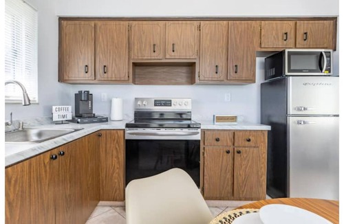 Melaleuca Gardens Apartment | AirportHouse - Modern 1BR near FLL Airport w/Wi-Fi, Smart TV & Free Parking