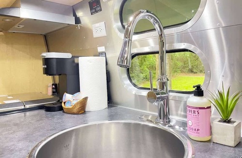 Whitemarsh Island House | Airstream on Private Acre, Midway to Beach
