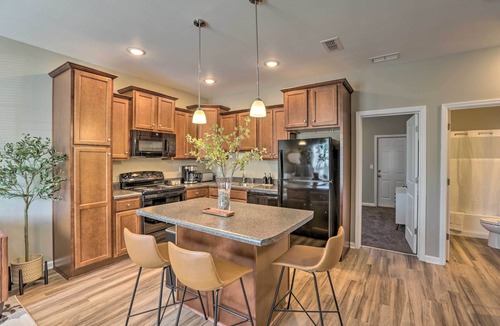 Tallahassee Condo | Airy Tallahassee Condo ~ 5 Mi to Downtown!