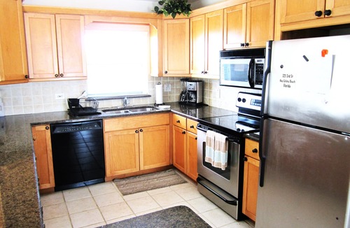 Key Colony Beach House | Airy Upper Half Duplex - Key Colony Beach. Dock, Pool Club & beach 1 block away