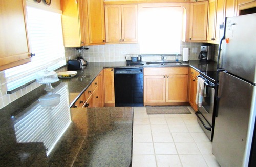 Key Colony Beach House | Airy Upper Half Duplex - Key Colony Beach. Dock, Pool Club & beach 1 block away
