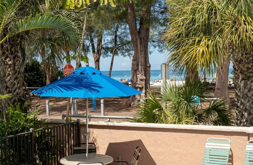 Holmes Beach Condo | Alamanda Villas 3 Beach Side Condo With Heated Pool