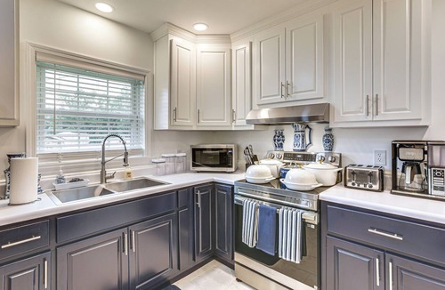 Albany House | Albany Home w/Large Yard, 5 Mi to Downtown!