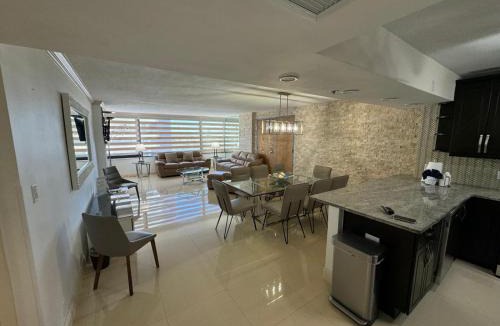 Mid Beach Apartment | Alexander 81921