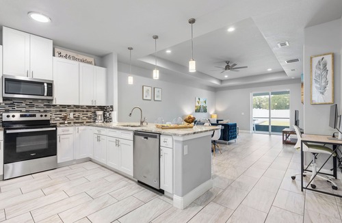 Palm Harbor House | All Beautiful 8 bedroom 4 bath Villa Sleeps 19 near beach and Golf