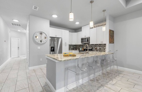 Palm Harbor House | All Beautiful 8 bedroom 4 bath Villa Sleeps 19 near beach and Golf