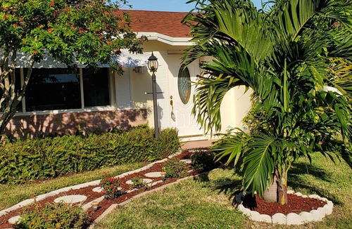 Beach Club Colony House | ALL Pets Welcome, Private Beach, Tiki Hut, Fenced Yard