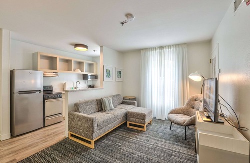 Tallahassee Hotel | Alluxsuites at 1876, an Ascend Collection Hotel