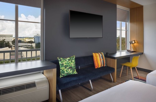 Capitol Hill Hotel | Aloft by Marriott Tallahassee Downtown