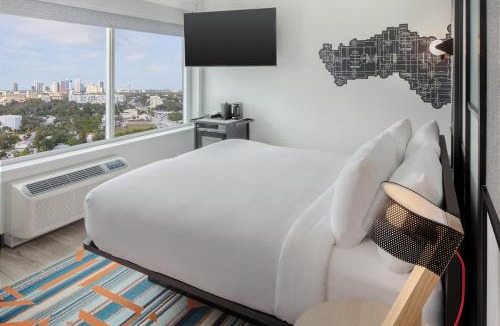 Poinciana Park Hotel | Aloft Fort Lauderdale Airport & Cruise Port