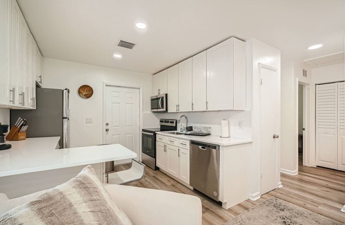 Singer Island Apartment | Amazing 2BR walking distance to Beach